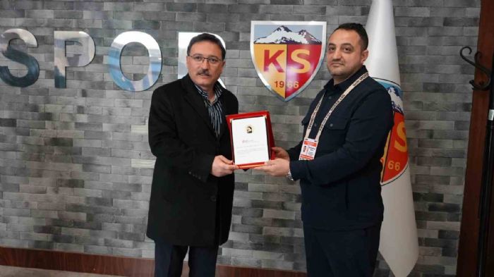 38 Ayar Adam Vali ieke plaket takdim edildi