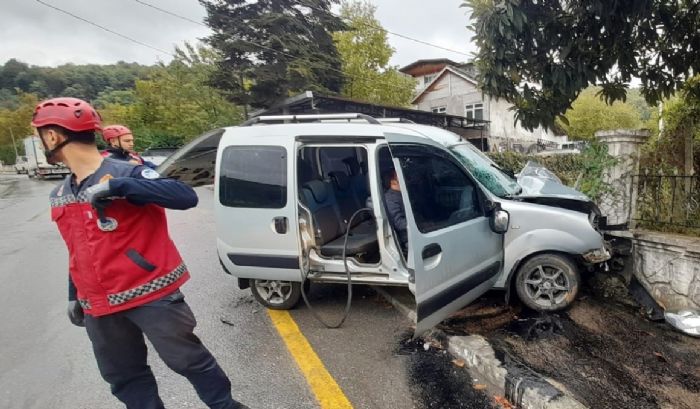 Sapanca'da Trafik Kazasnda 2 Kii Yaraland