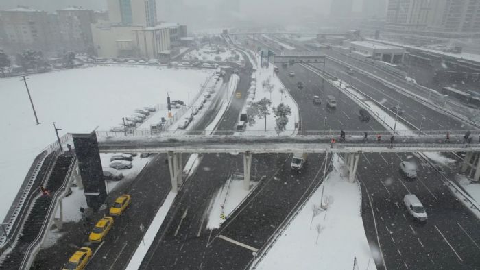 stanbul'da kar ya etkili oluyor