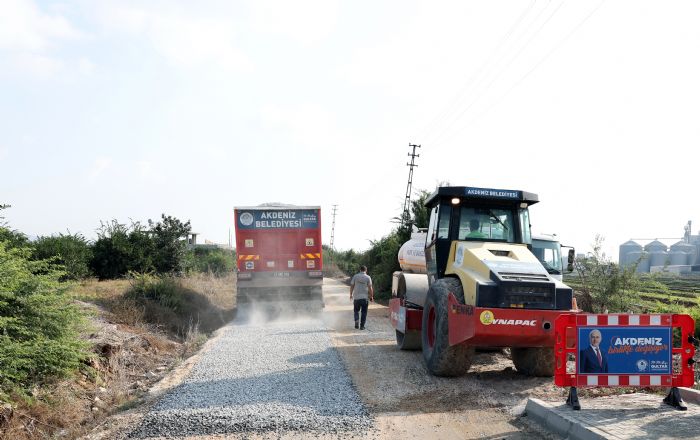 Akdenizin yollar asfaltlanmaya devam ediyor