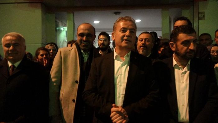 Burdur'da AK Parti Belediye Bakan Aday imek'e cokulu karlama