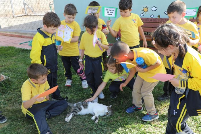 Mula'da minikler bakm evinde can dostlaryla bulutu