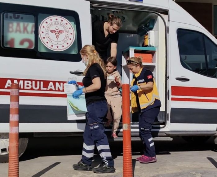 6 yandaki ocuun 3 parma koptu