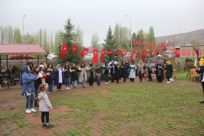 Sivasta Hdrellezi fidan dikip, halay ekerek kutladlar