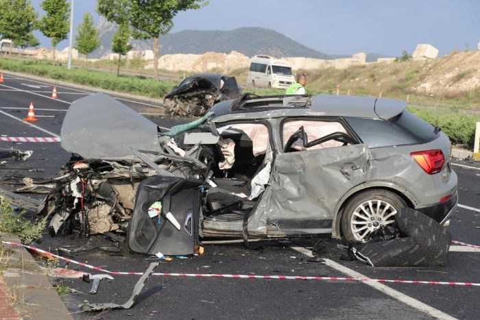 Ehliyetsiz gencin kulland ara kar eride geip kazaya neden oldu