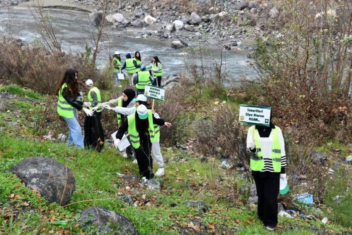 Osmaniye ivesiyle evre temizliine dikkat ektiler