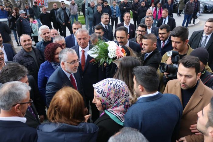 Bakan Ikhan'dan emeklilere indirim mjdesi