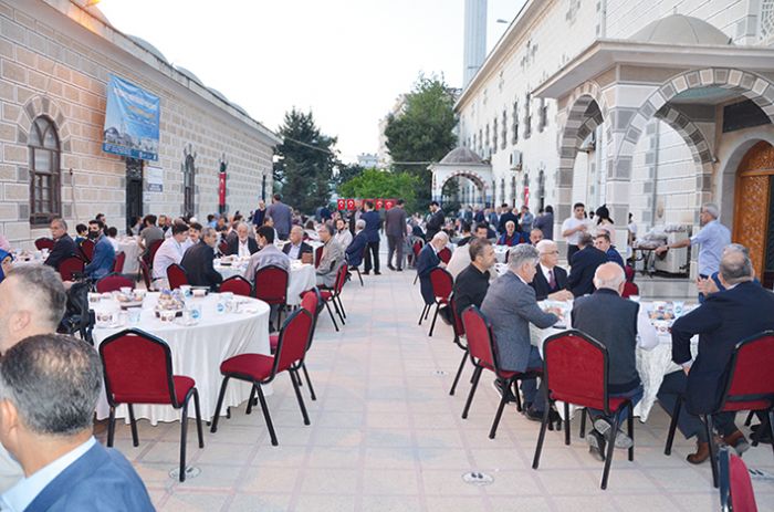 Mersinliler Mftln iftar programnda bir araya geldi