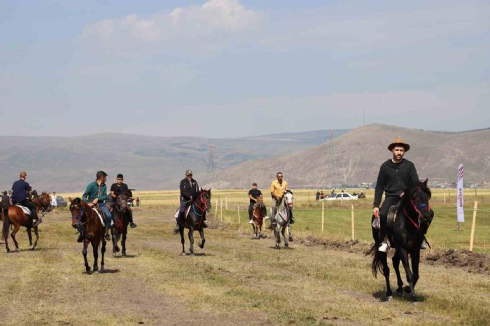 Rahvan At Yar final koular, saanak ve dolu sebebiyle ertelendi