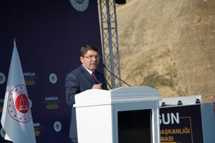 Bakan Tuntan Yeni Anayasa  nerisi