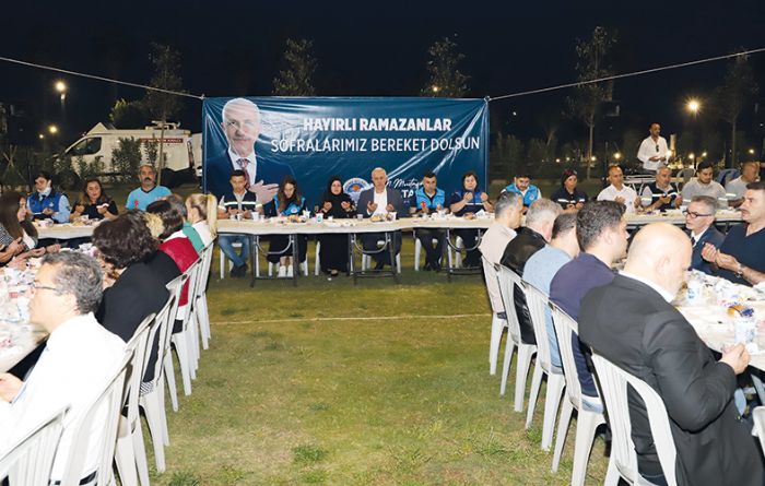 Gltak, iftarda belediye alanlar ile bir araya geldi