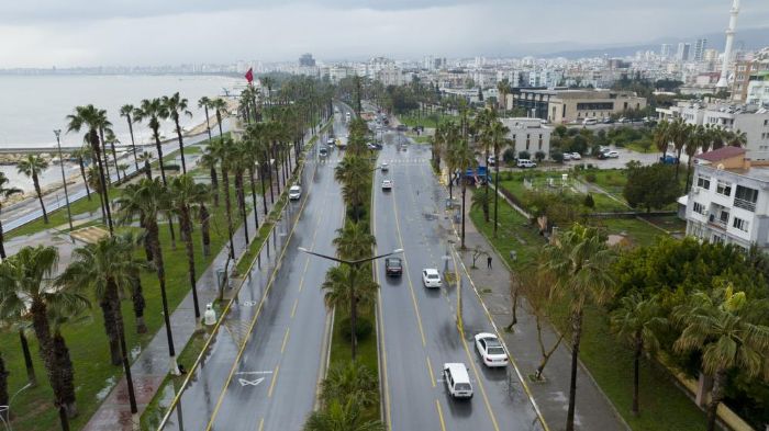 Mersin'de belediye ekipleri ya dolaysyla almalarn younlatrd