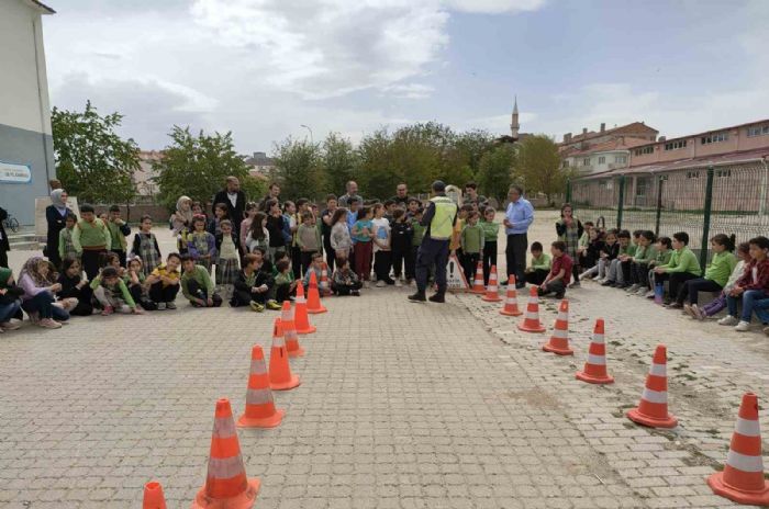 Jandarmadan rencilere trafik eitimi