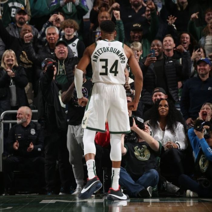 Antetokounmpo kariyer rekoru krd