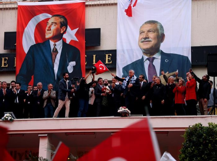 Yeniden aday gsterilen Adana Bykehir Belediye Bakan Karalar, vatandalarla bulutu