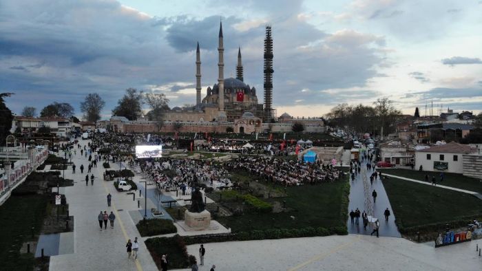 Selimiye Camii glgesinde 5 bin kii iftar yapt