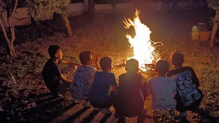 Mersin'de ocuklar, hdrellezde dileklerini diledi