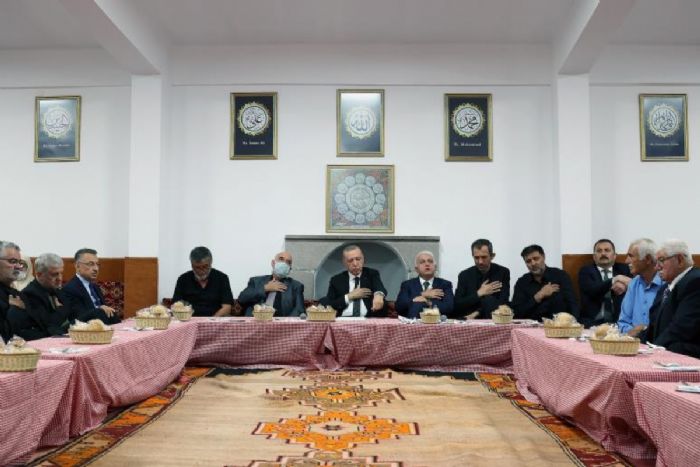 Cumhurbakan Erdoan Muharrem ay iftarnda konutu