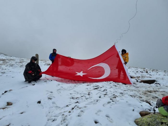 Daclar, ypranan Trk Bayra'n deitirdi