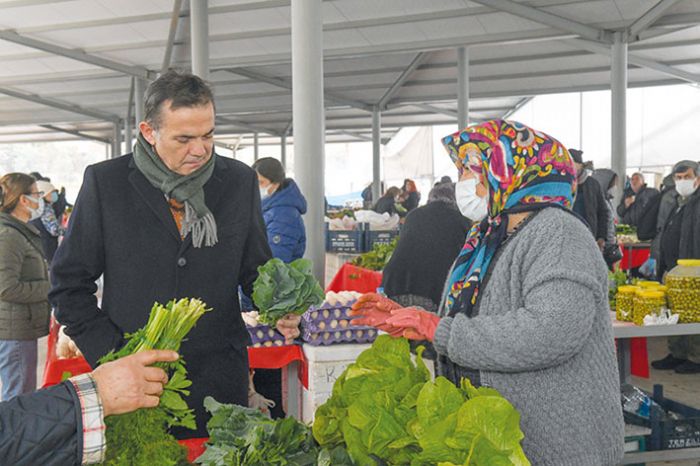 zyiit, semt pazarnda vatandalarla bulutu