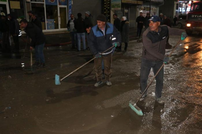 Diyadin'de caddeler tazyikli su ile ykand