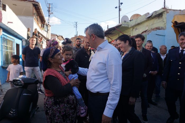 Arama kurtarma ekibi ve Vali Sezer'den ocuklara bayram hediyesi