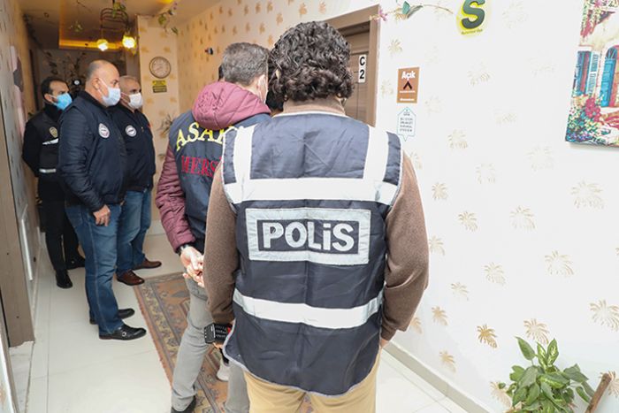 Mersin polisi gnbirlik evleri denetledi