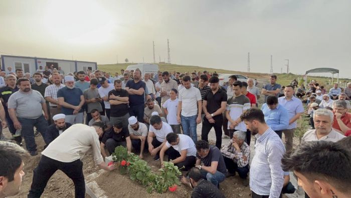 Hatay'da silahl saldrda len imamn cenazesi topraa verildi