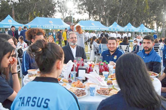 Bozdoan, Tarsus Belediyespor sporcularyla iftar yapt