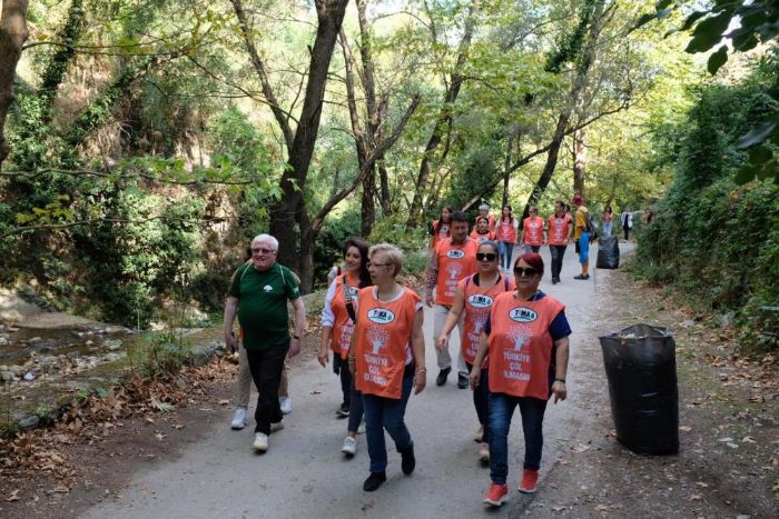 Dnya Temizlik Gn'nde doada 2 kamyon p topladlar