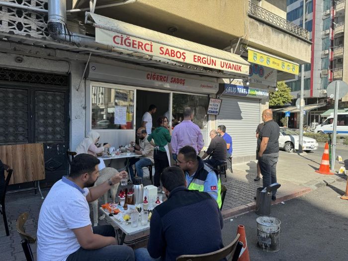 Burada cier yemek iin erken kalkmak gerekiyor