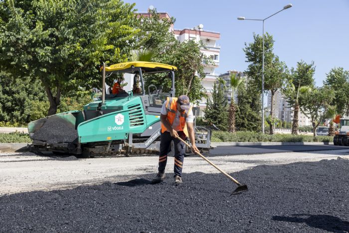 Bykehirin yol yapm ekibi 50.yl Mahallesinde alyor