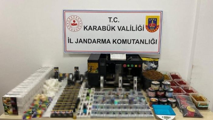 Karabk'te kaak sigara operasyonu: 2 gzalt