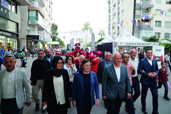 amlbel Sokak enlii, renkli grntlerle balad