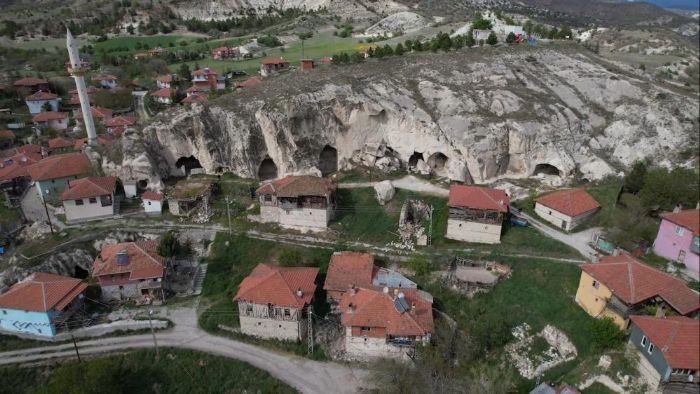 Mahkemeacin yer alt ehri tarihi yapsyla dikkat ekiyor