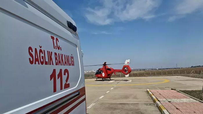 Kuzey Makedonya'daki yangnda yaralanan 3 kii, ambulans uakla stanbul'a getiriliyor