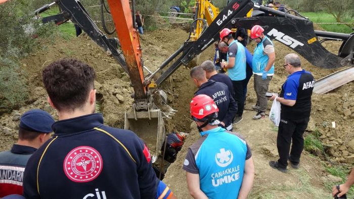 anakkaledeki toprak kaymasnda gk altnda kalan 3 kiiden 2si kurtarld