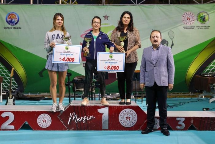 Kadnlar Gn Tenis Turnuvas'nda dereceye girenlere dlleri verildi