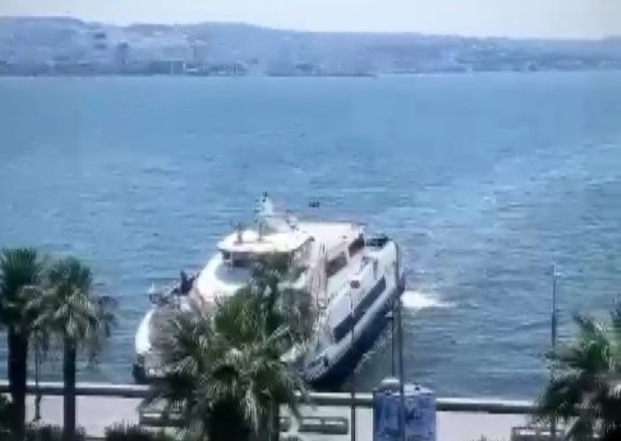 zmir’de yolcu gemisinin kyya arpma an kamerada