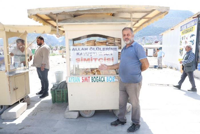 Allah llerine kavutursun simitisini gren bir daha bakyor