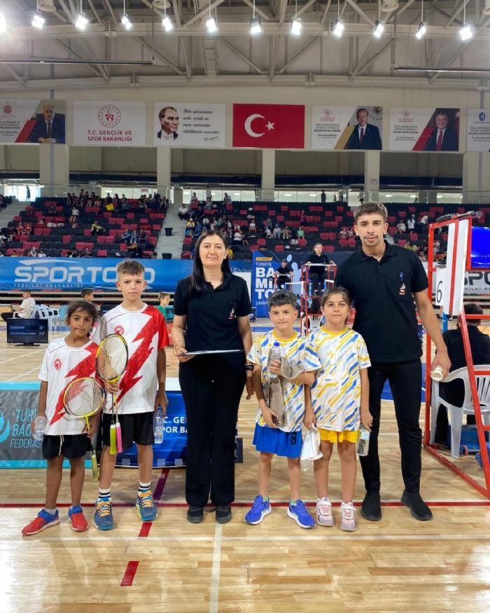 Mersinli 6 sporcu Badminton Milli takmna katld