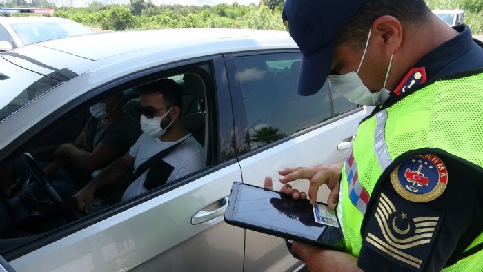 Jandarma trafik timleri Mersin genelinde bayram sresince 12 bin 189 arac denetledi.