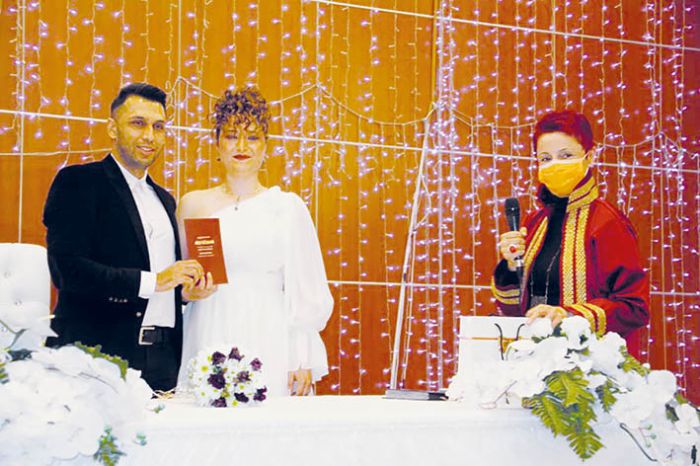 Mersinli nikah memuru, tavsiyeleriyle fenomen oldu