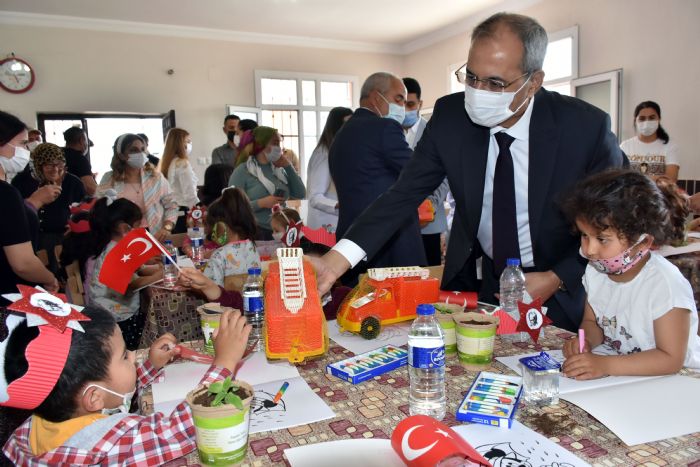 Tarsus’ta ’Kym Uzakta retmenim Yanmda Projesi’