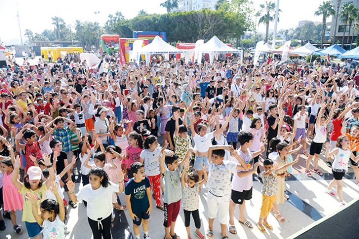 Yeniehir Belediyesi ocuklar iin Karne Festivali dzenledi