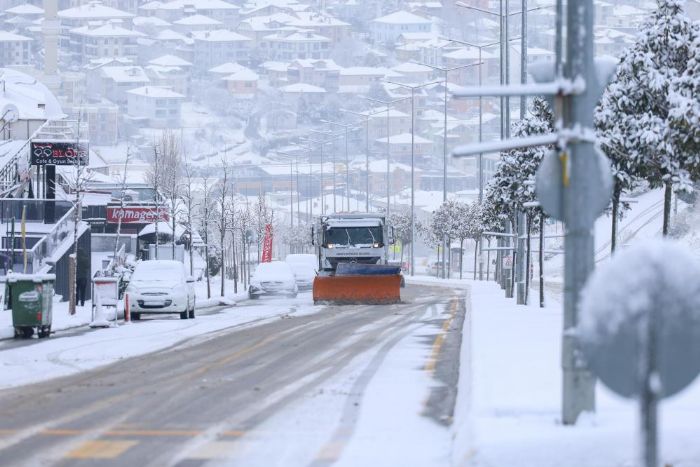 Sakarya'da kar sebebi ile kapanan 43 grup yolu ulama ald