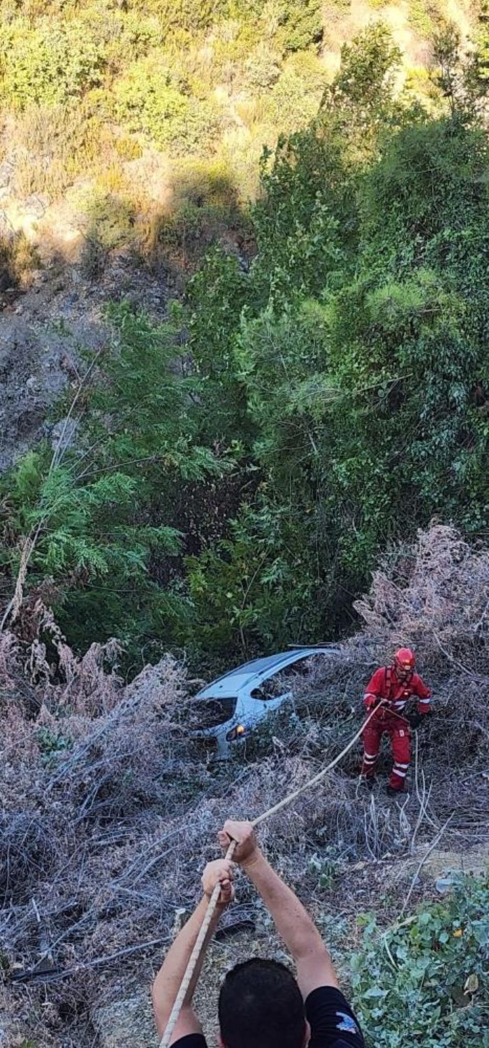 Samanda'da uurumdan uan otomobilin src yaraland