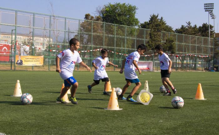 Gelecein Futbolcularn Bykehir Yetitiriyor