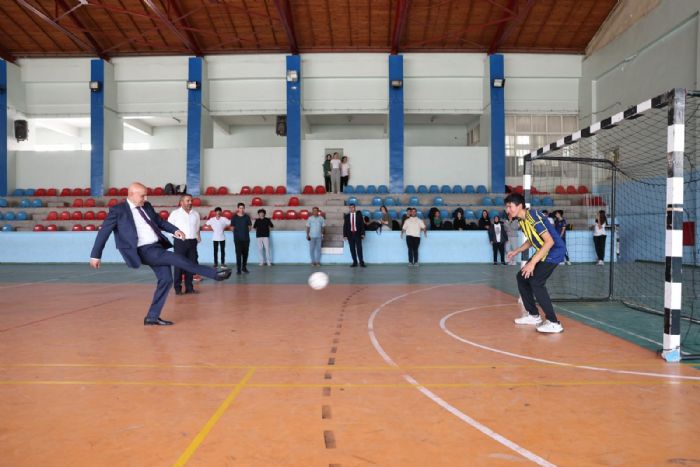 Altunok mezun olduu okulu ziyaret etti