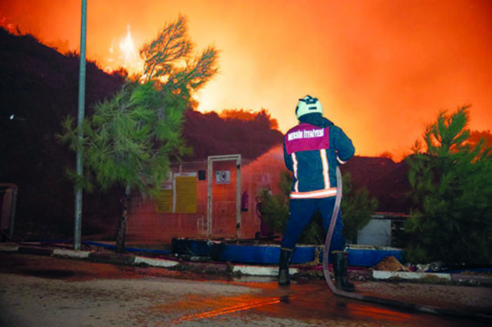 Mersin tfaiyesinin yangnla mcadelesi sabaha dek srd